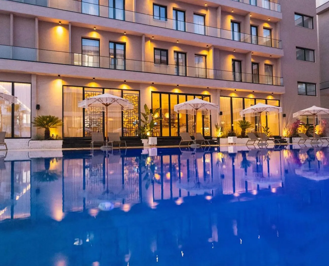 Tris3 Hotel Radhimë