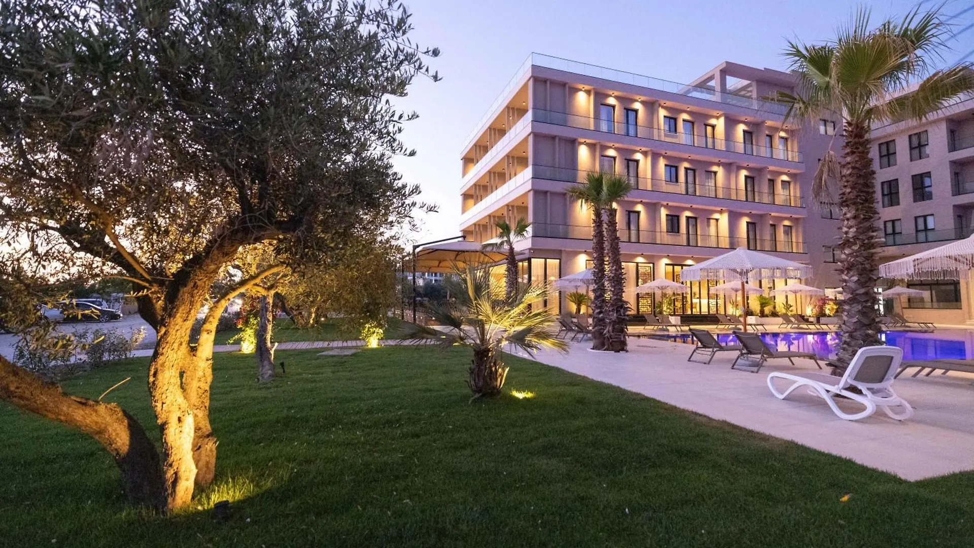 Tris3 Hotel Radhimë