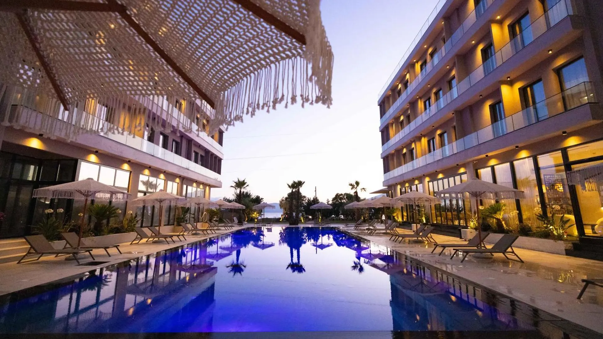 Tris3 Hotel Radhimë