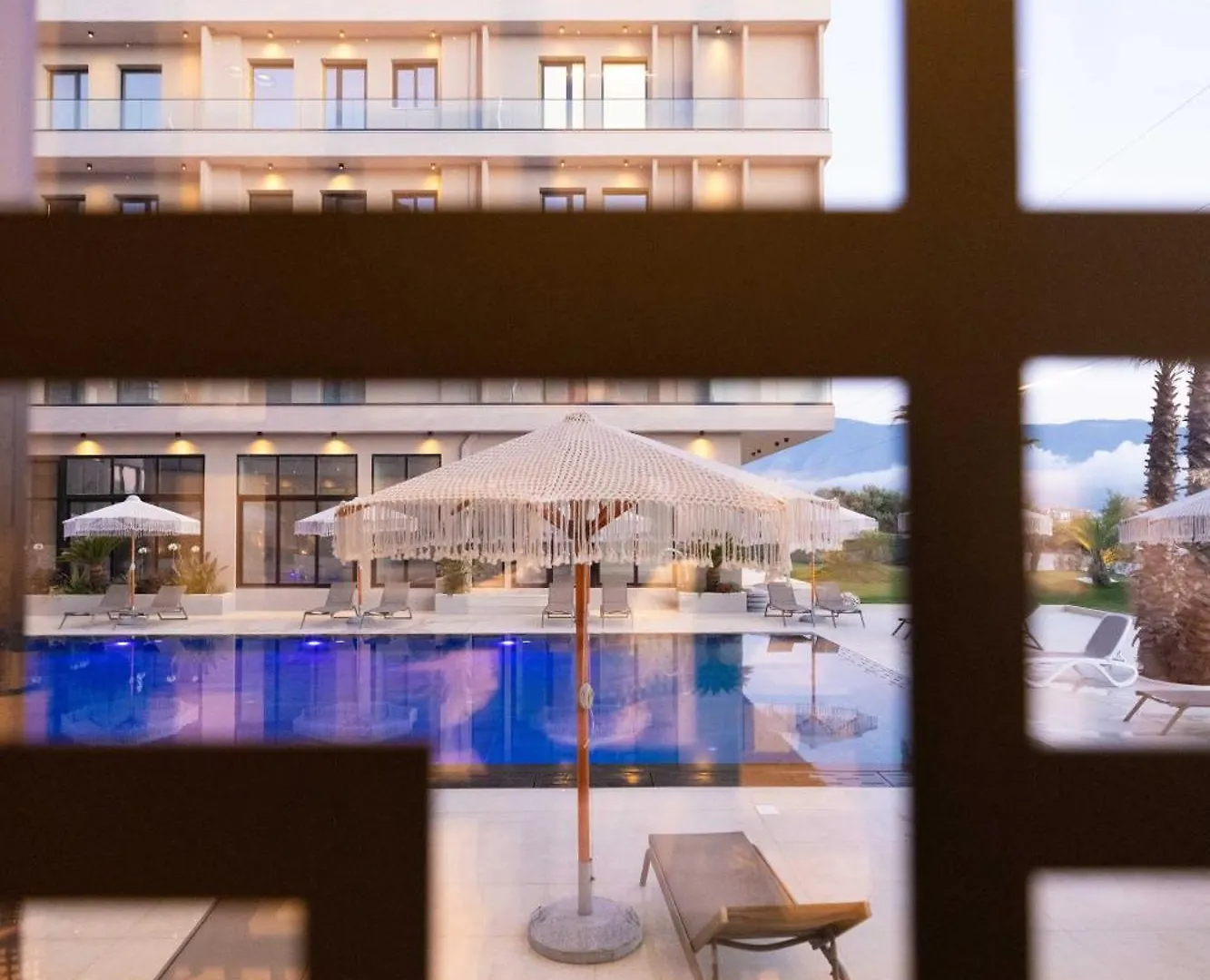 Tris3 Hotel Radhimë 4*,