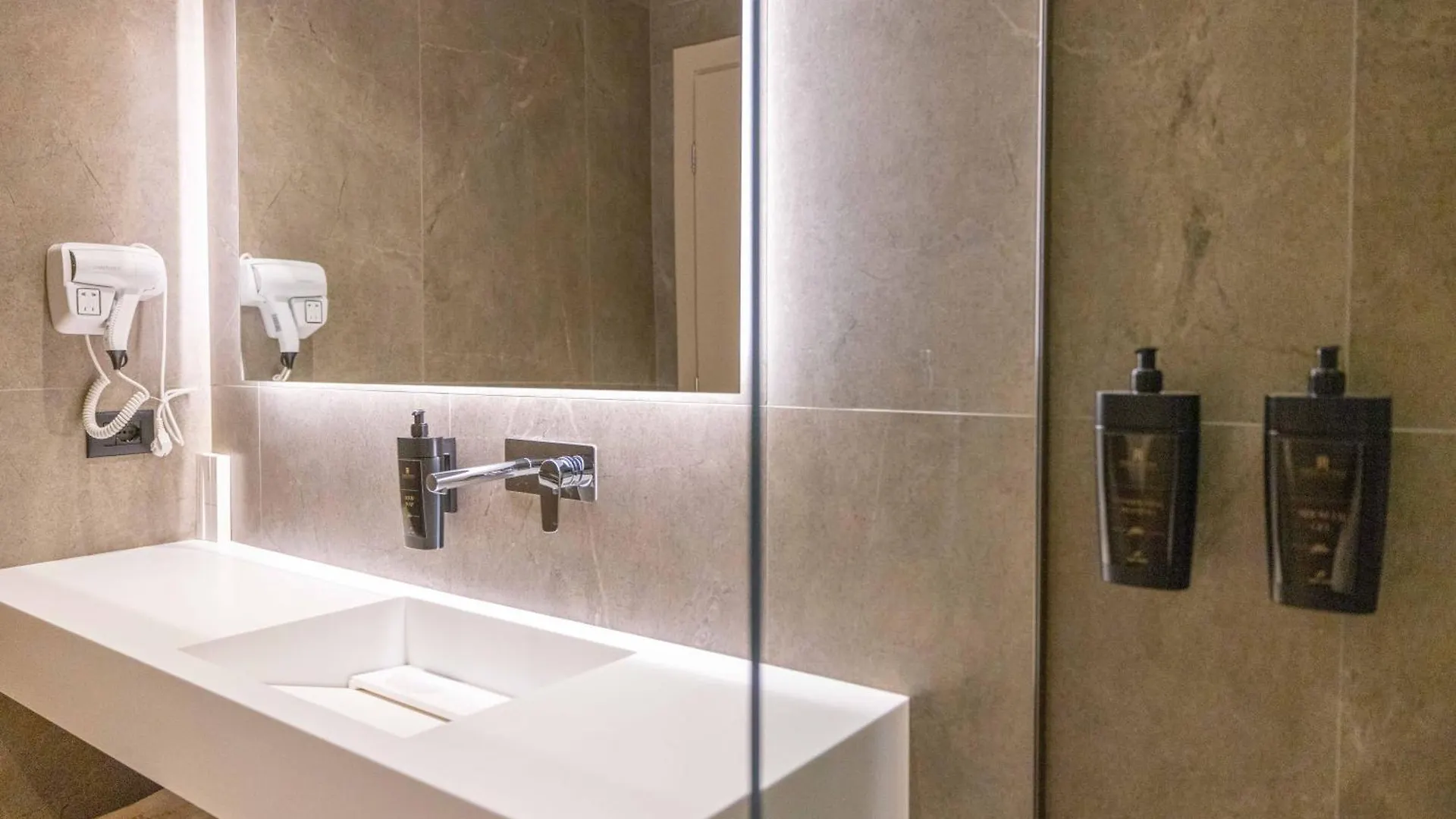 Tris3 Hotel Radhimë Αλβανία