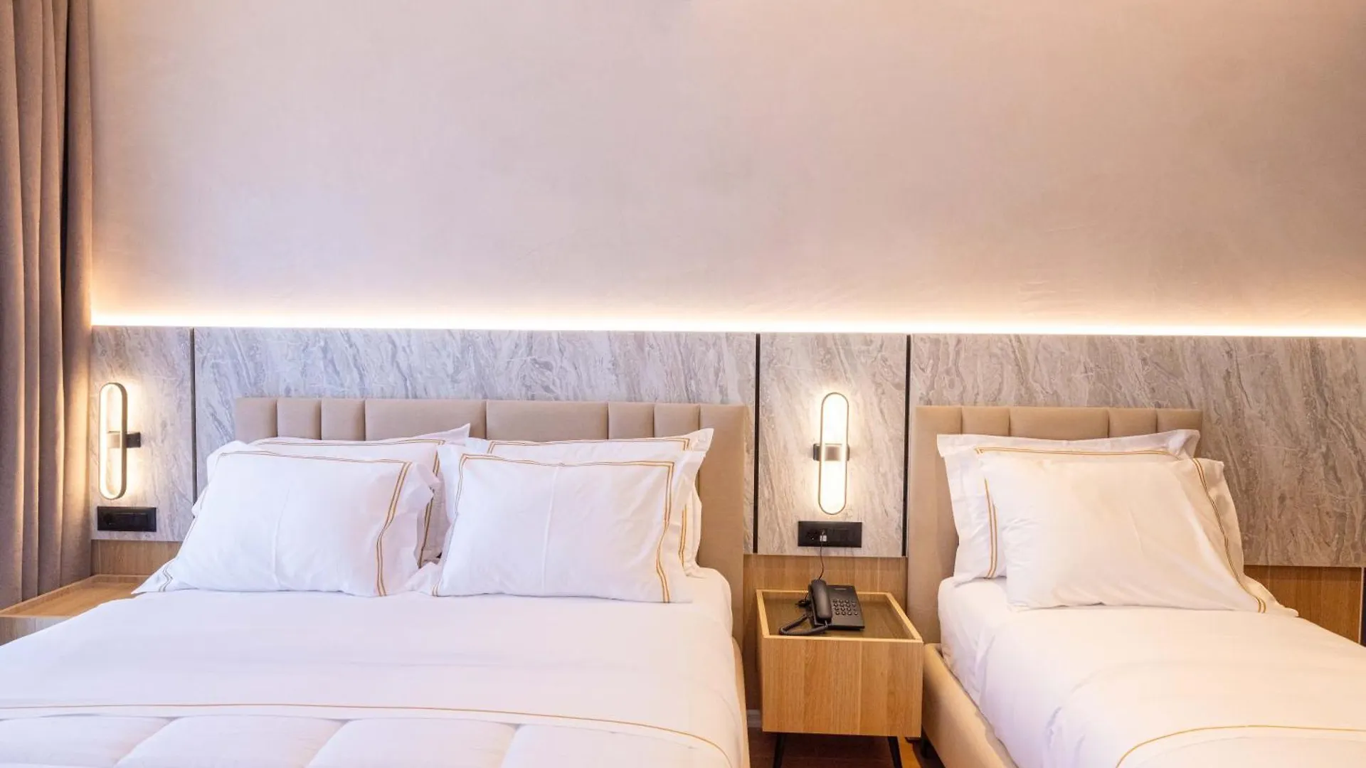 Tris3 Hotel Radhimë 4*,  Arnavutluk