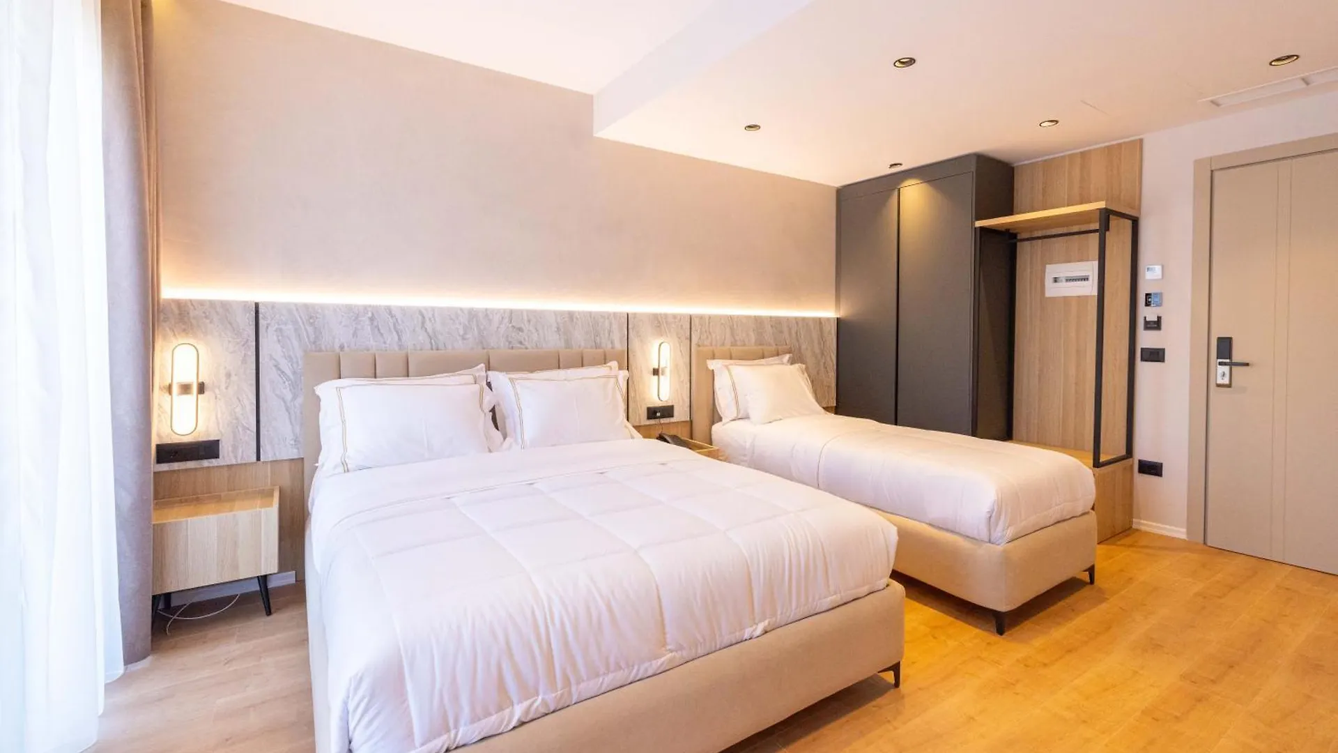 Tris3 Hotel Radhimë