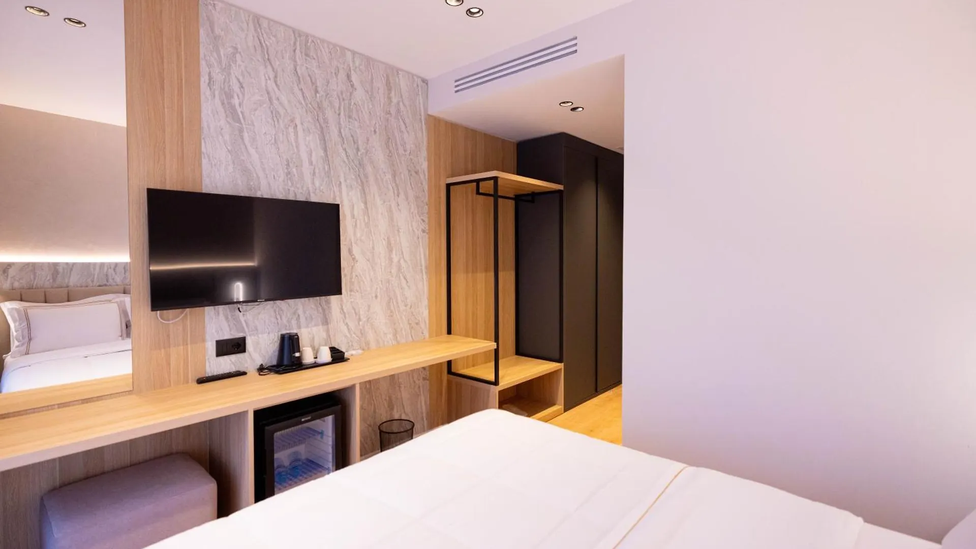 Tris3 Hotel Radhimë