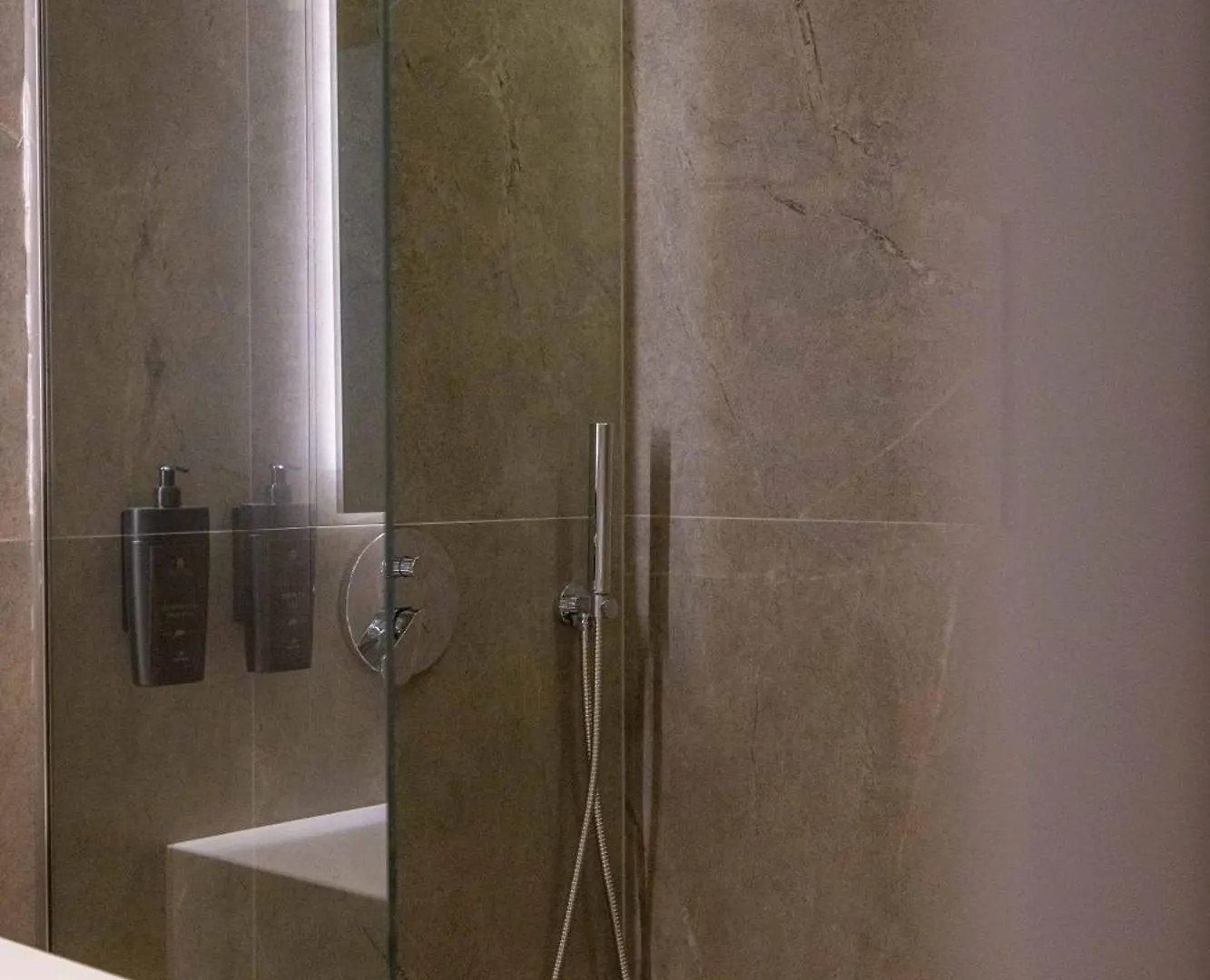 Tris3 Hotel Radhimë