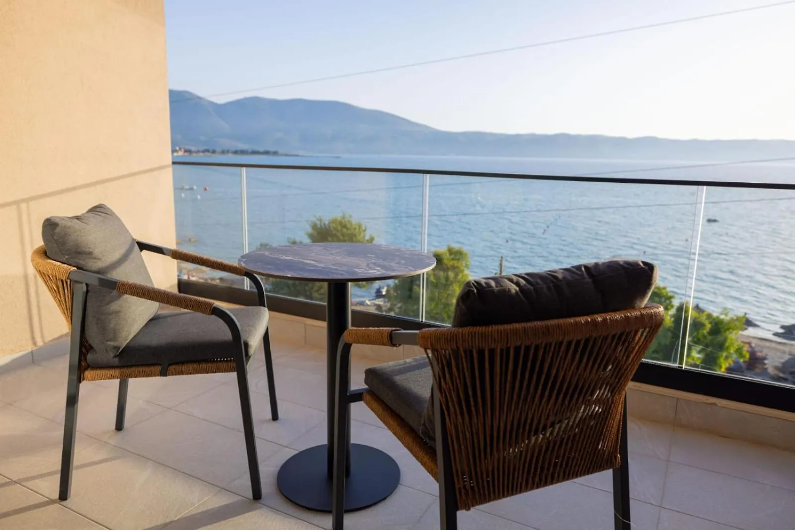 Tris3 Hotel Radhimë