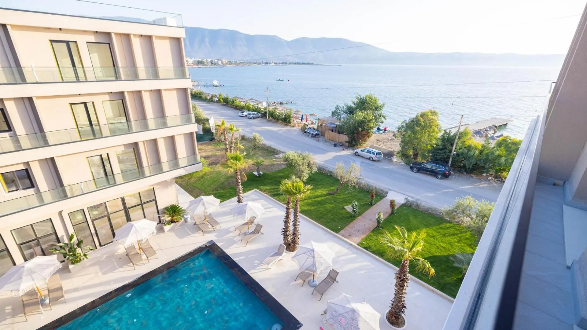 Tris3 Hotel Radhimë