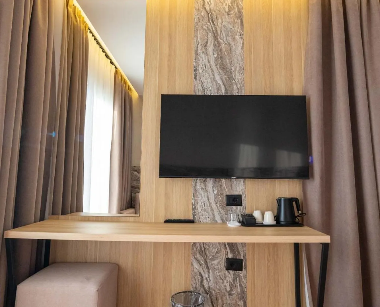 Tris3 Hotel Radhimë