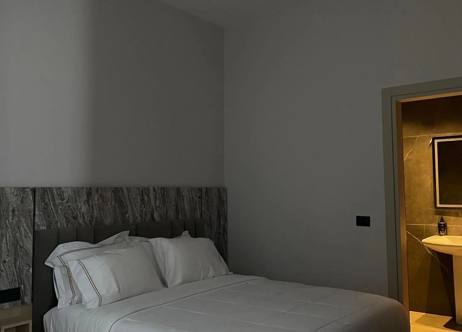 Tris3 Hotel Radhimë