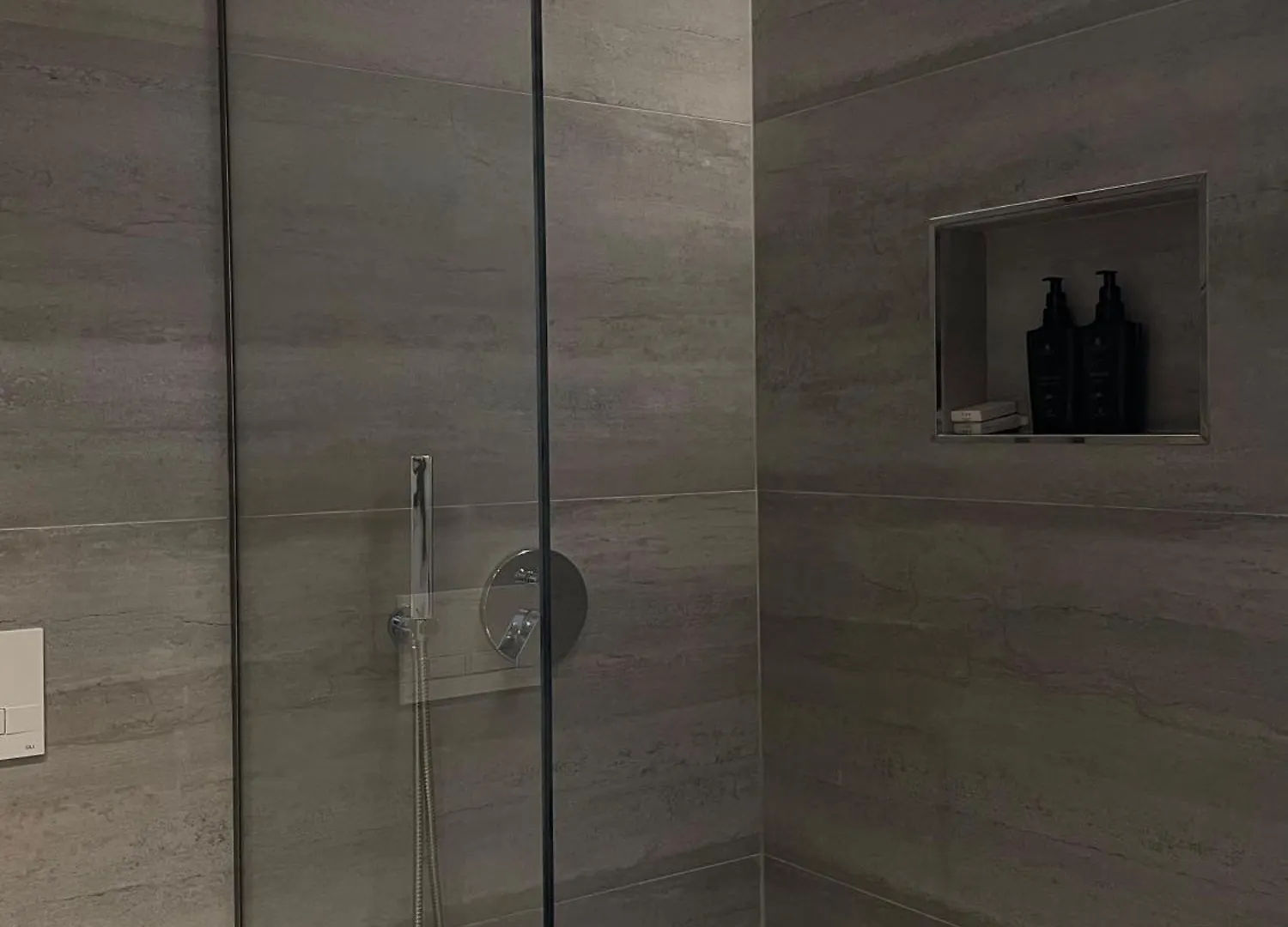 Tris3 Hotel Radhimë